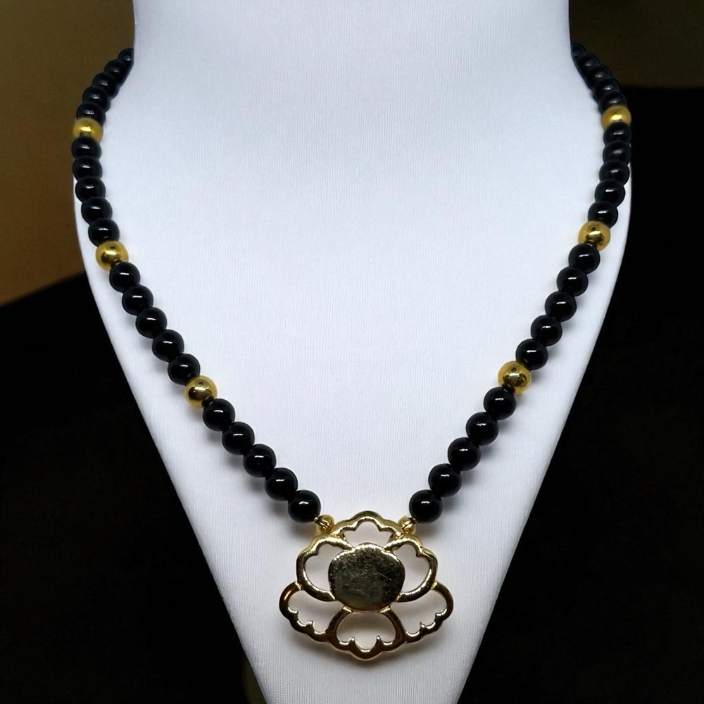 Vintage Trifari Black & Gold Beaded Lotus Flower Necklace. 16 Inch 90s